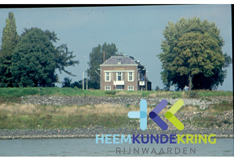 Copera vanaf de Rijn voormalige Directeurs woning -Kantoor Daams nu Restaurant F00002582
